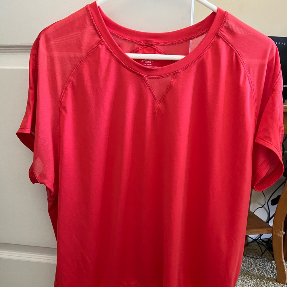 Short sleeve athletic t shirt